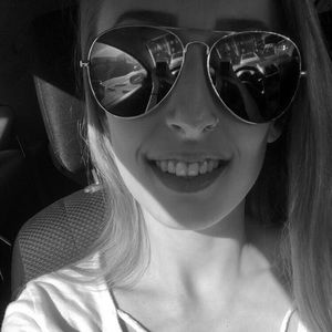 Meet your Posher, Kayla